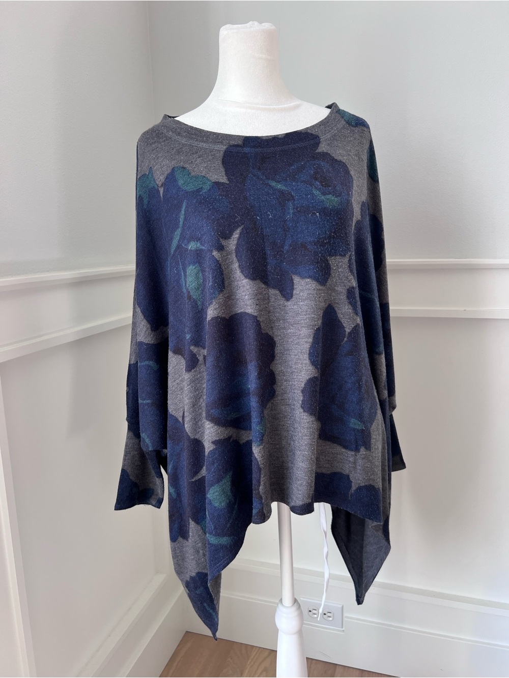 Oversized Floral Knit Sweater Poncho - Gray & Navy